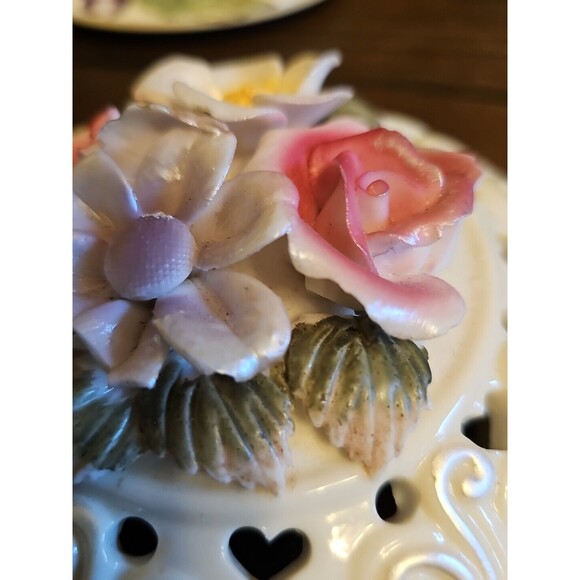 Vintage Pomander/Potpourri Bowl Ceramic Covered Ornate Bowl - Picture 4 of 6